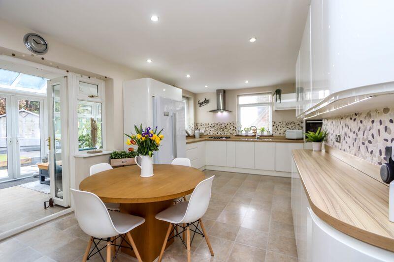 Clevedon Spacious Kitchen